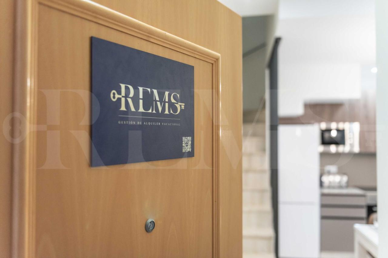 Lovely Duplex With Private Parking Near City Center By Rems Málaga Exterior foto